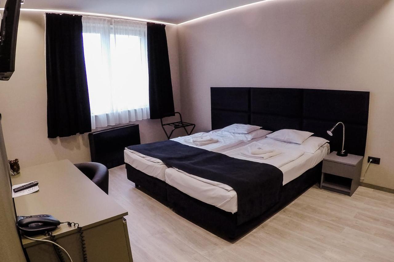 سولنوك Sohaz Panzio Es Apartmanhaz المظهر الخارجي الصورة